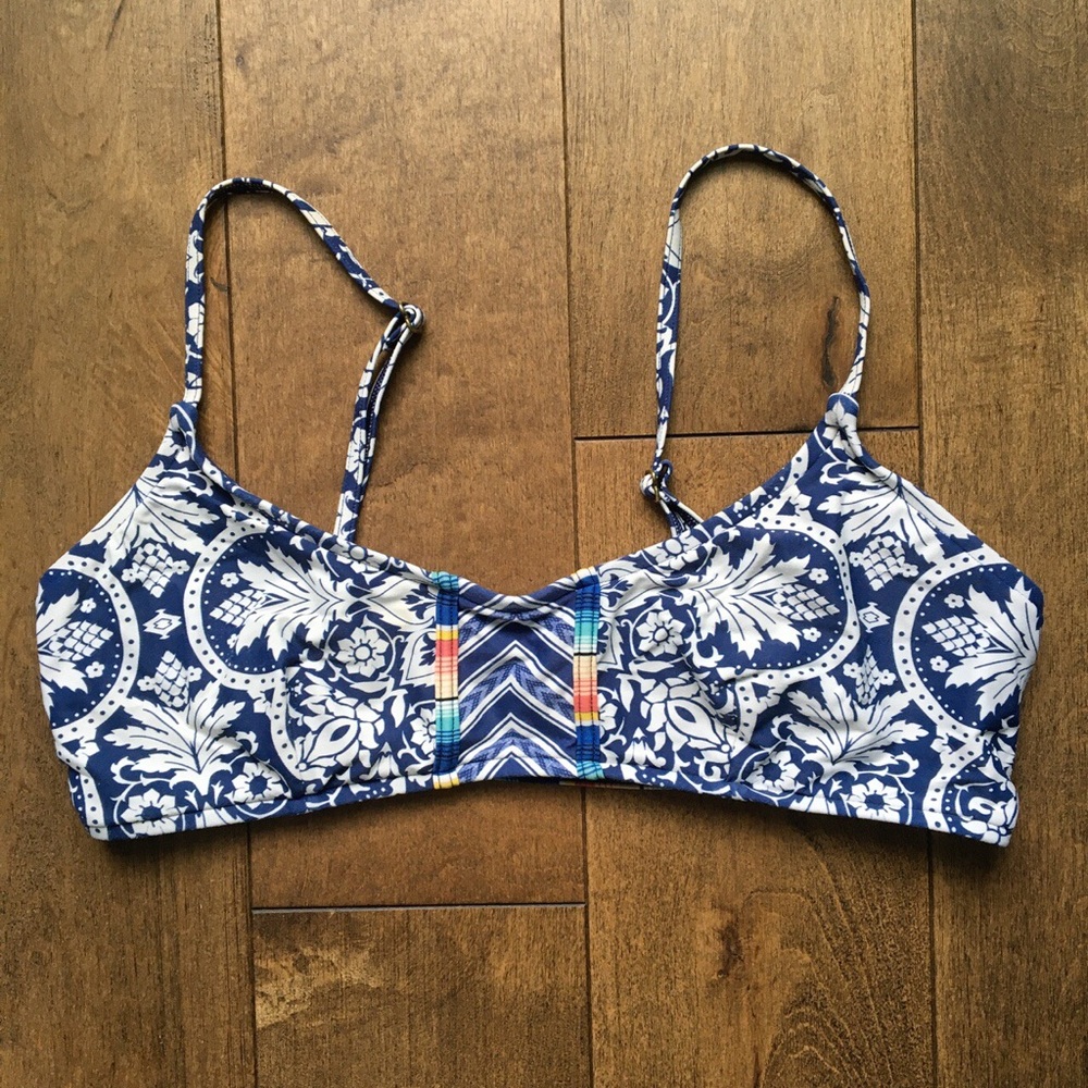 Rip curl bathing suit top with open back
